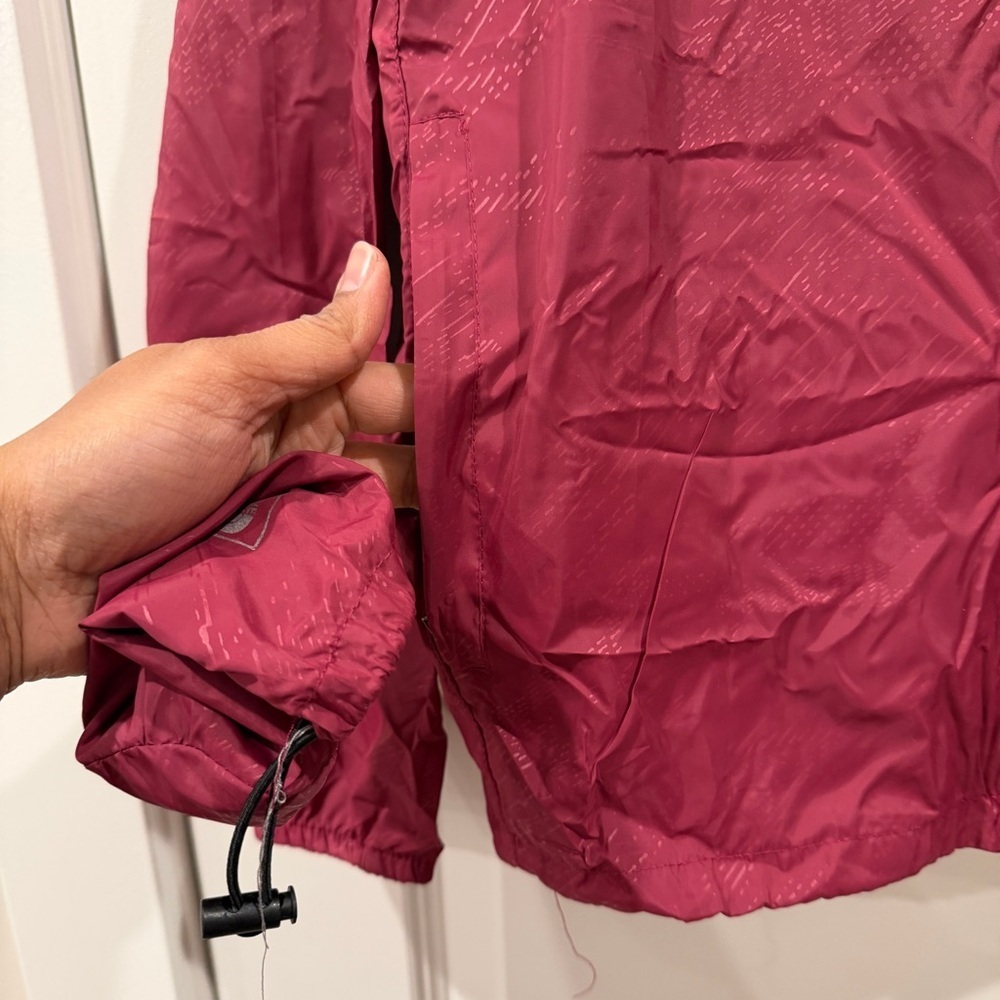 The North Face Women’s Pink Color Windbreaker Jacket Foldable with Bag sz XS - Picture 6 of 12